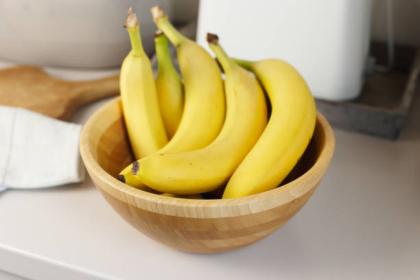 Descubre el poder del agua de banano: beneficios y receta casera