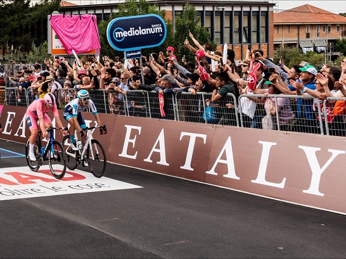 Giro d'Italia 2025: la serata finale a eataly roma ostiense tra sapori e spettacolo