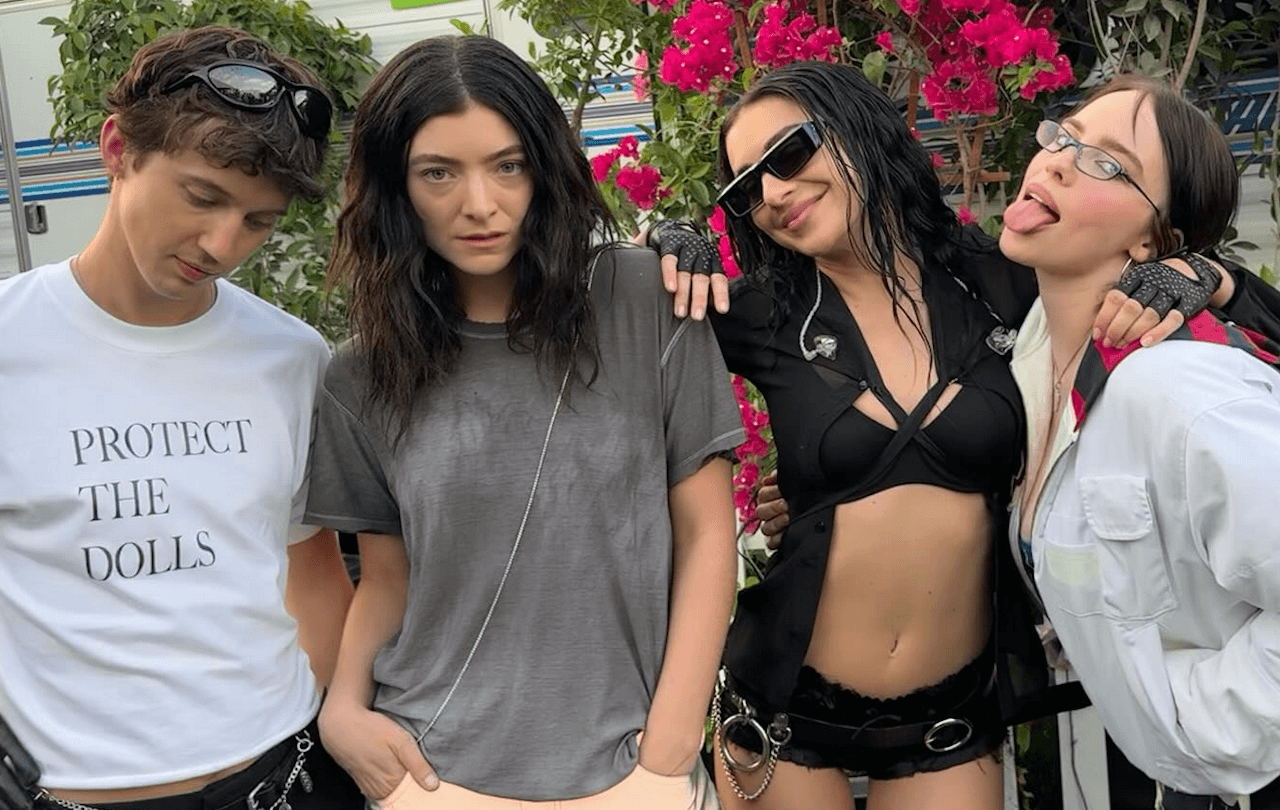 Sostieni la Comunità Trans con la T-Shirt 'Protect The Dolls', Indossata da Pedro Pascal e Troye Sivan