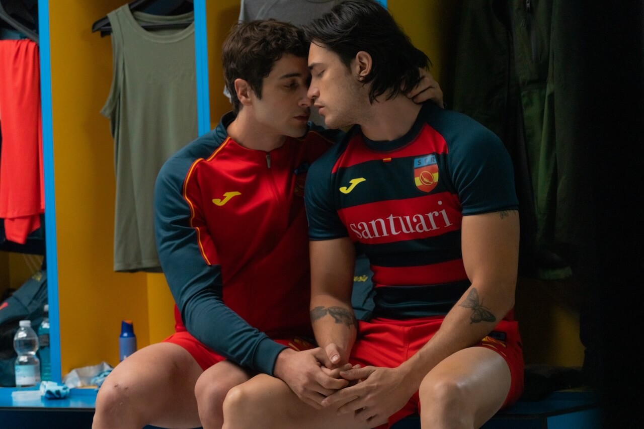 Olympo: Fluidità, omoerotismo, menage-a-trois gay, intersessualità e omofobia nello sport nella nuova serie Netflix