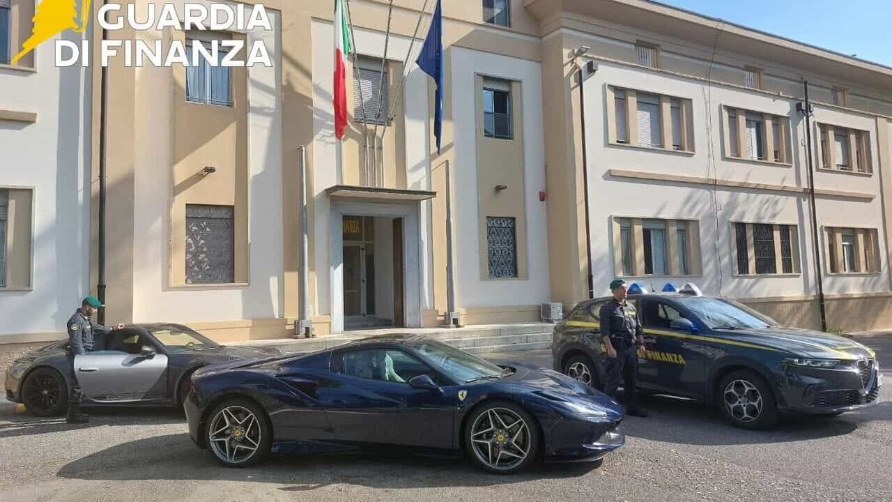 Frode fiscale: sequestrati beni di lusso e terreni per 20 milioni di euro anche nel Genovese