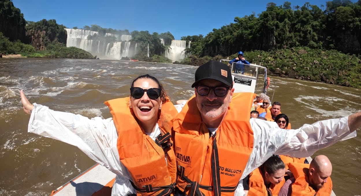 Passeio de Barco nas Cataratas do Iguaçu: Celebrities se Divertem no Macuco Safari