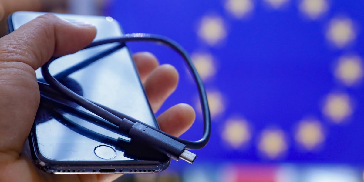 EU Regola la Ricarica: Tutti i Dispositivi con Porta USB-C dal 2024