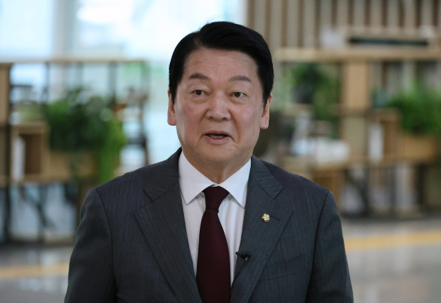 안철수 의원 건강 이상설 논란…김어준 앵커 고발 조치 결정