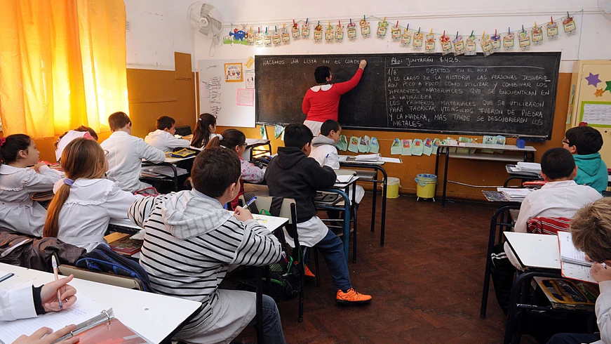 ¿Qué necesitan los docentes para mejorar la educación? Encuesta revela sus peticiones clave