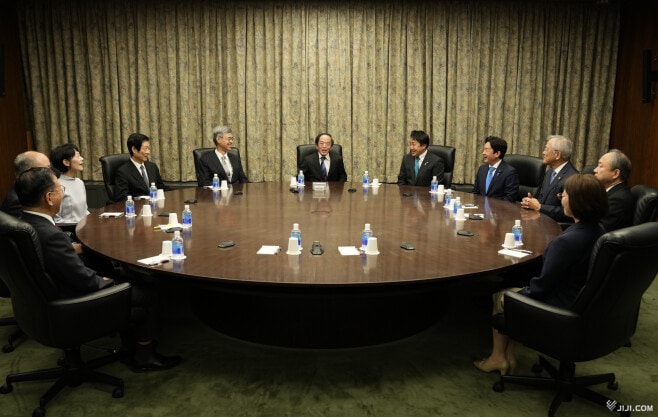 日銀金融政策決定会合の最新情報と教員採用試験の合格を目指すための情報誌