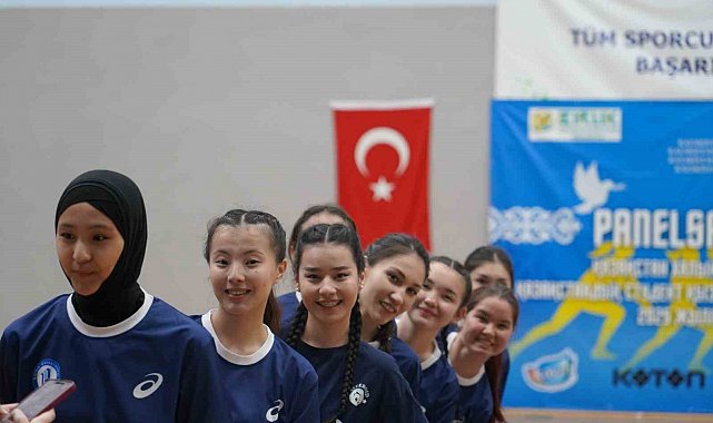 Bartın'da Kazak Voleybolcular Şöleni: Üniversiteler Arası Rekabet Coşkuyu Arttırdı!