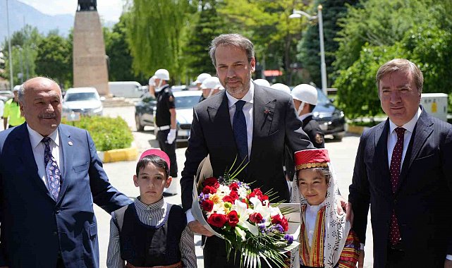 Bakan Bayraktar Erzincan'da