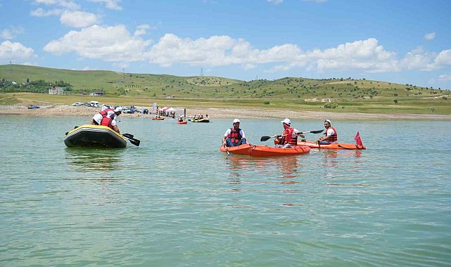Muş'ta Adrenalin Dolu Anlar: Kano ve Rafting Festivali Alparslan 2 Barajı'nda Başladı!