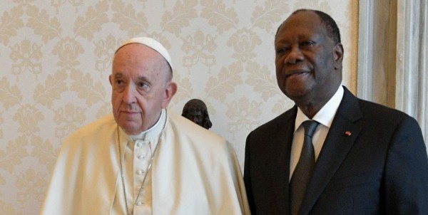 Côte d'Ivoire : Le Président Alassane Ouattara rend hommage au Pape François, un défenseur de la paix et de la justice sociale