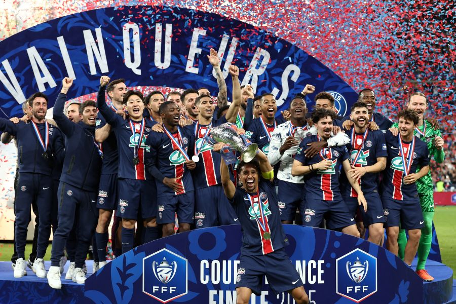 UCL bakal lengkap gelaran trebel PSG