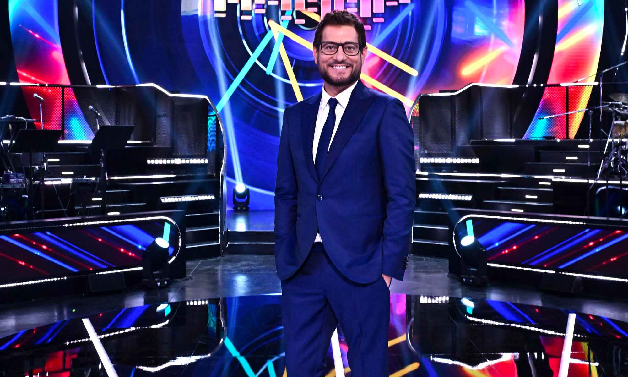 Sarabanda Celebrity: Enrico Papi Riaccende la Sfida tra VIP su Italia 1! (Tutte le Novità)
