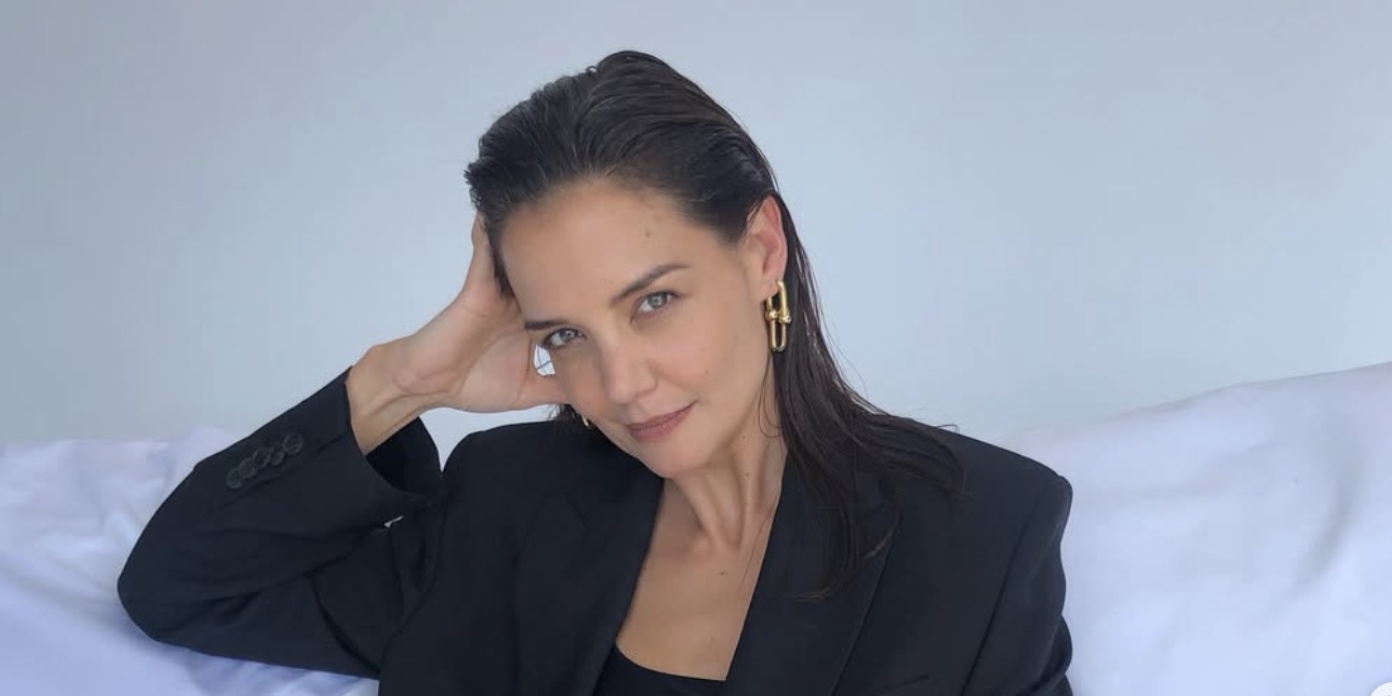 Katie Holmes, 46 ans, rayonne dans une robe bustier noire éblouissante