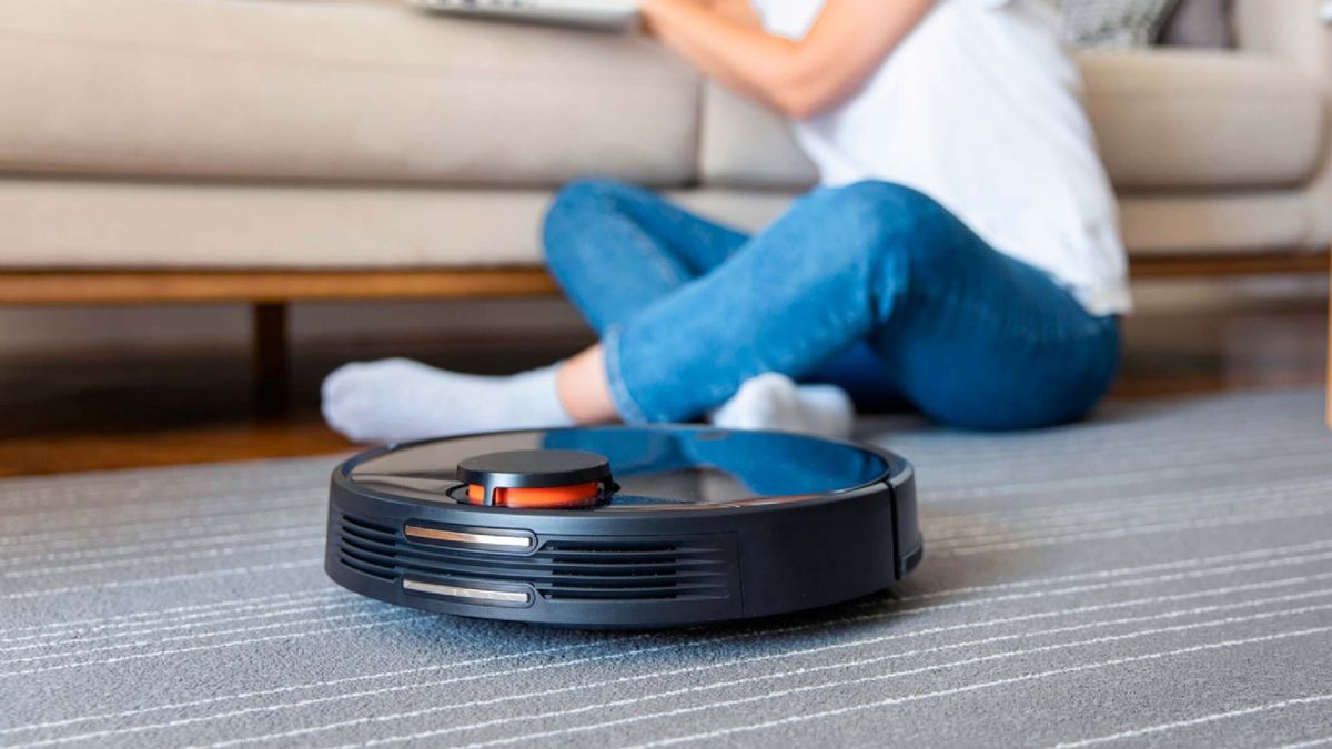 ¿Son seguras las aspiradoras robot? Expertos advierten sobre los riesgos de su uso