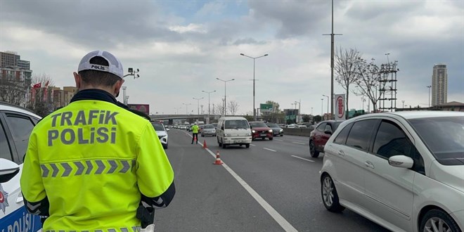 Bayram Tatilinde Trafikte 69 Bin Personel Görev Başında