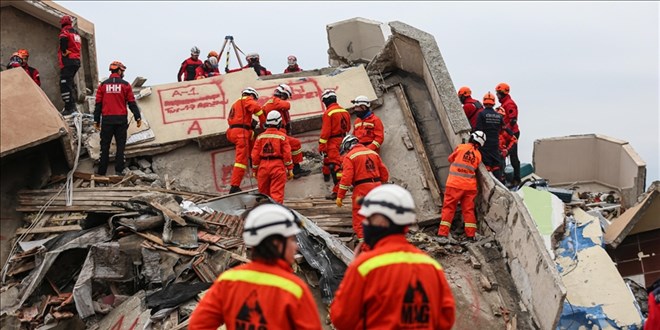İstanbul'da 16 İlden Katılımlı Deprem Tatbikatı: Sağlık Çalışanları Afetlere Hazır!