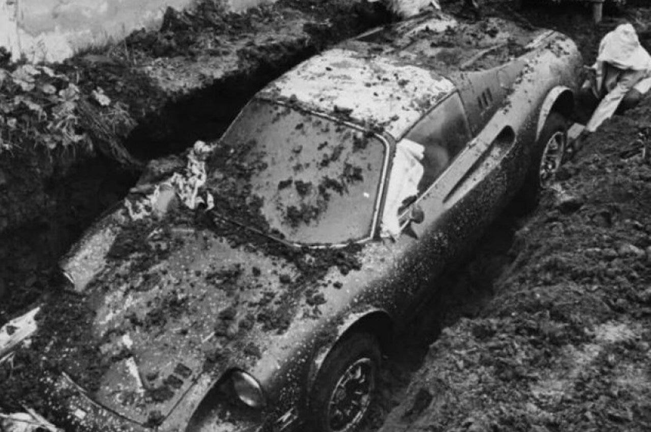 Come c'è finita una Ferrari sepolta in giardino? La storia della Dino più famosa del mondo