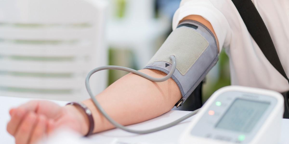 La mejor opción para bajar la presión arterial con un sencillo cambio en tu estilo de vida, según Mayo Clinic