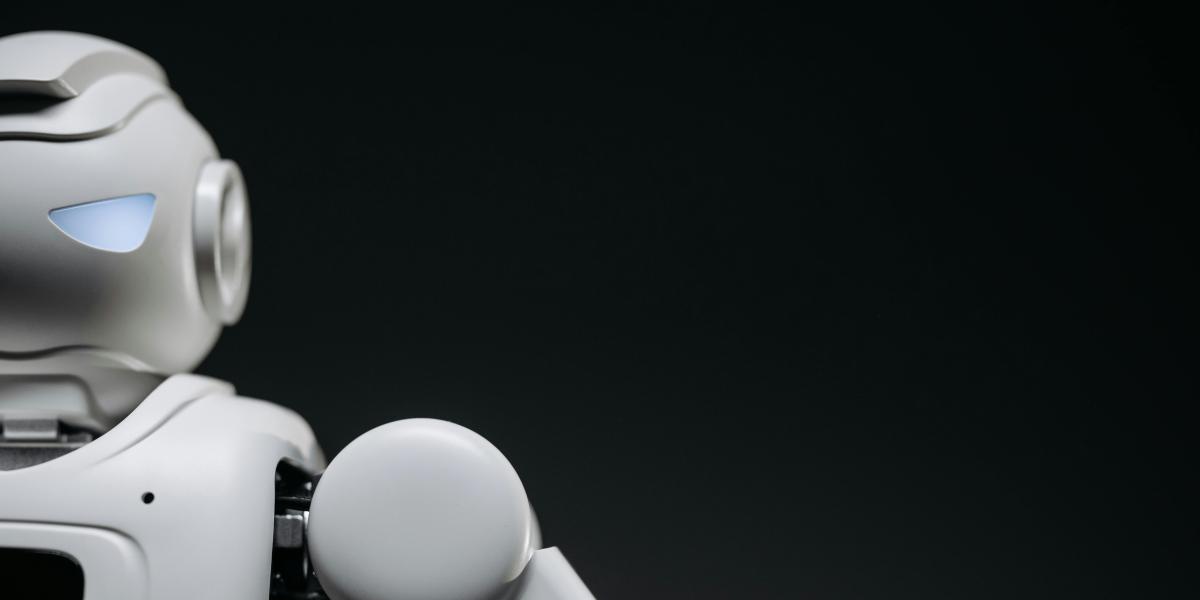 Barcelona se rinde a la tecnología: conoce el bar revolucionario donde un robot es tu bartender