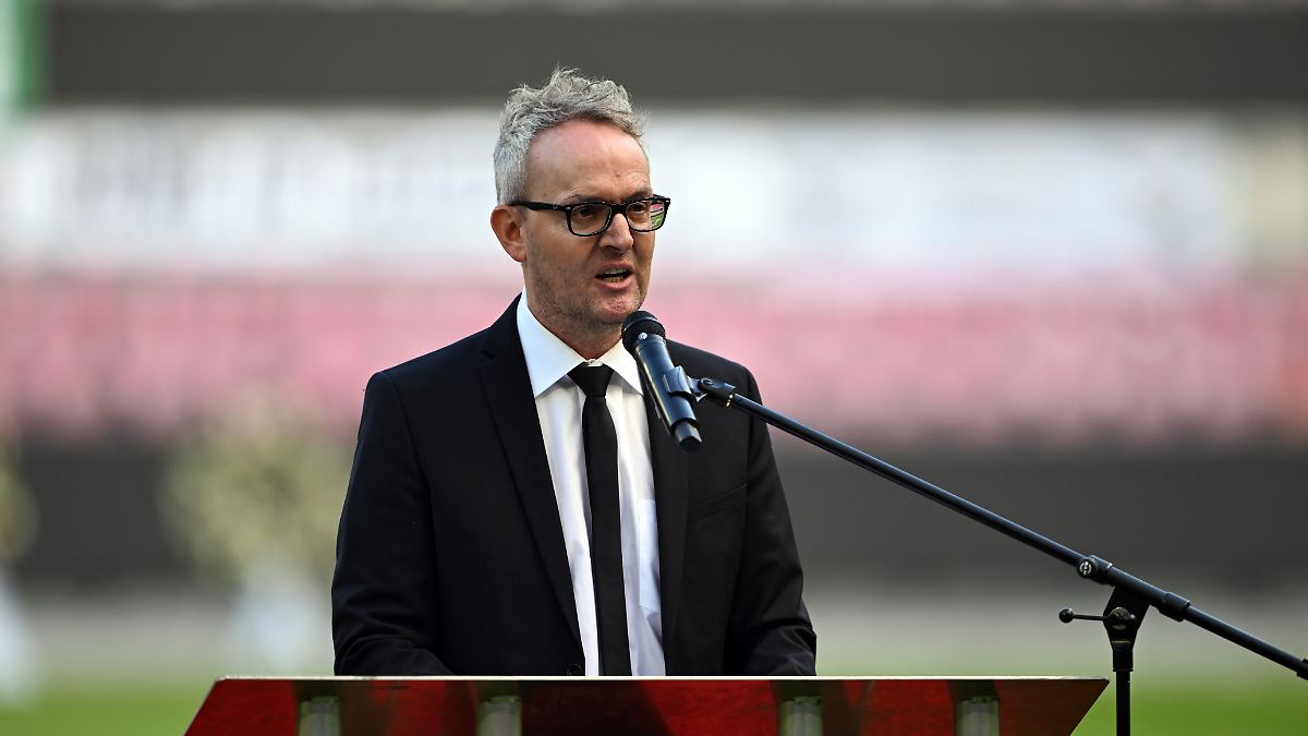 Der Sport-Tag: "Ihr habt Probleme": Wie dem Bundesliga-Boss seine Zeit als Bestatter hilft