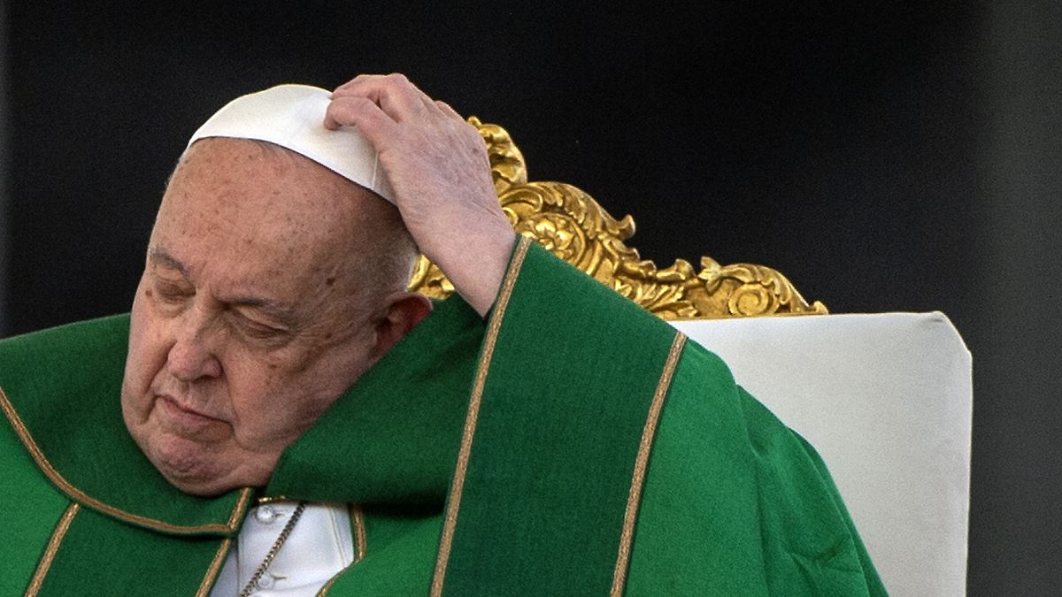 Papst Franziskus: Leichte Besserung nach Lungenentzündung - Vatikan gibt optimistisches Update