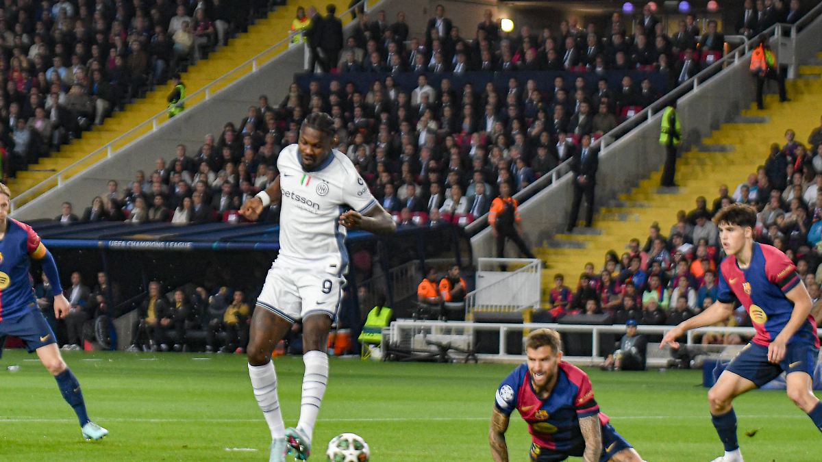 Champions League Sensation: Marcus Thuram Shocks Barcelona with Record-Breaking Goal!