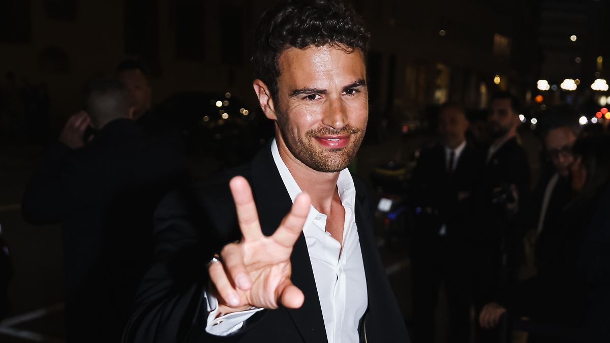 James Bond Casting: Theo James als Top-Favorit bei Wettanbietern – Ist der Name Programm?