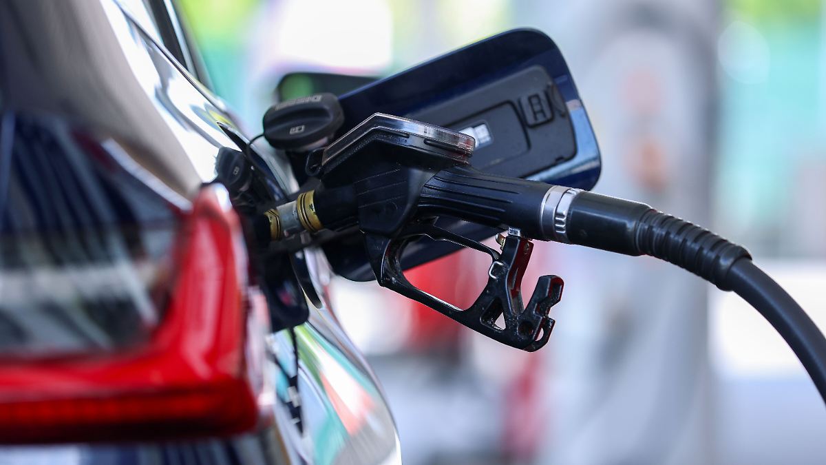 Benzinpreise vor Pfingsten: So sparen Sie an der Tankstelle!