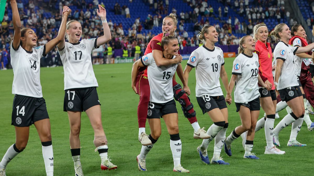 Historischer Moment für den deutschen Fußball: DFB-Team ehrt Pionierarbeit in Zürich – Frank-Walter Steinmeier dabei!
