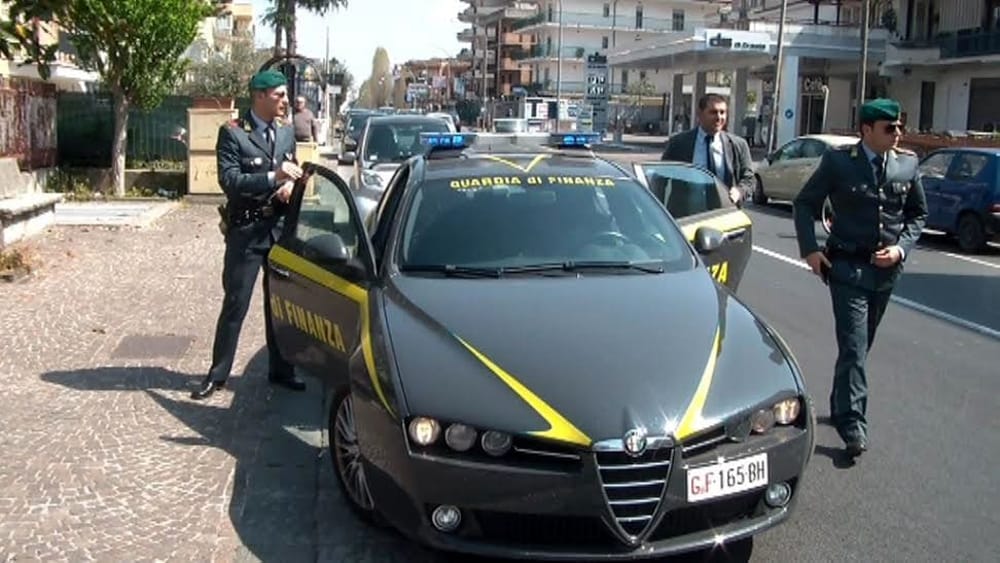 Scoperta rete criminale: commercialista coinvolto nell'inganno della 'banca' dei clan di Ponticelli