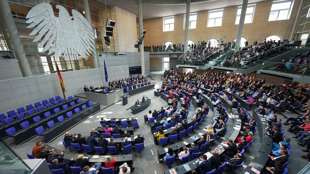 Erste Sitzung des neu gewählten Bundestags: Ein neuer Beginn für die deutsche Politik