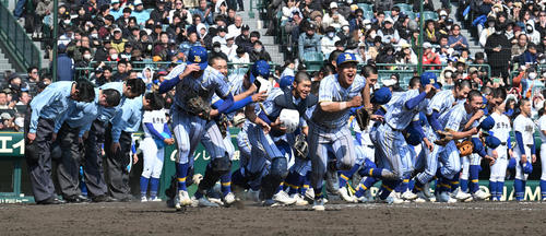 【センバツ】エナジックスポーツ、初勝利の喜びで校歌大熱唱！
