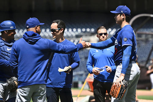 大谷翔平、ドジャース開幕戦初打席でまさかの空振三振！ナックルカーブに苦戦