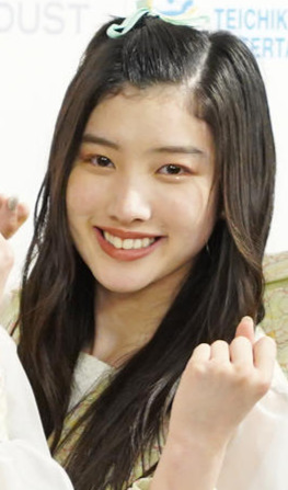 【制服姿が可愛すぎる！】アイドル芹澤もあ、ギャル風コーデで魅せる！ukkaメンバーの私生活も気になる！