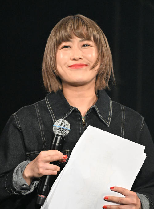 IMALU、大阪コミコンで衝撃の出会い！心の癒し手「ハグセラピー」セラピスト2人と公開