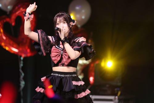 期待のデビュー公演！7人組アイドルRoot mimi、黒嵜菜々子がプロデュースする新たな才能開花！
