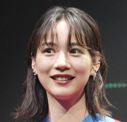 【あさイチ】のん、31歳とは思えない！透け感ドレス姿に「綺麗すぎて気づかなかった」の声