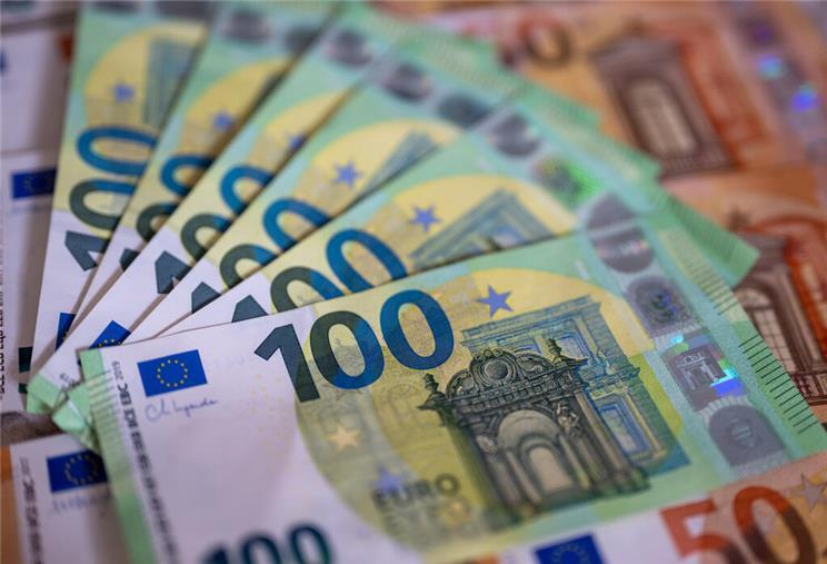 Millionenbetrug und Luxusleben: Bankberater missbraucht Vertrauen der Kunden