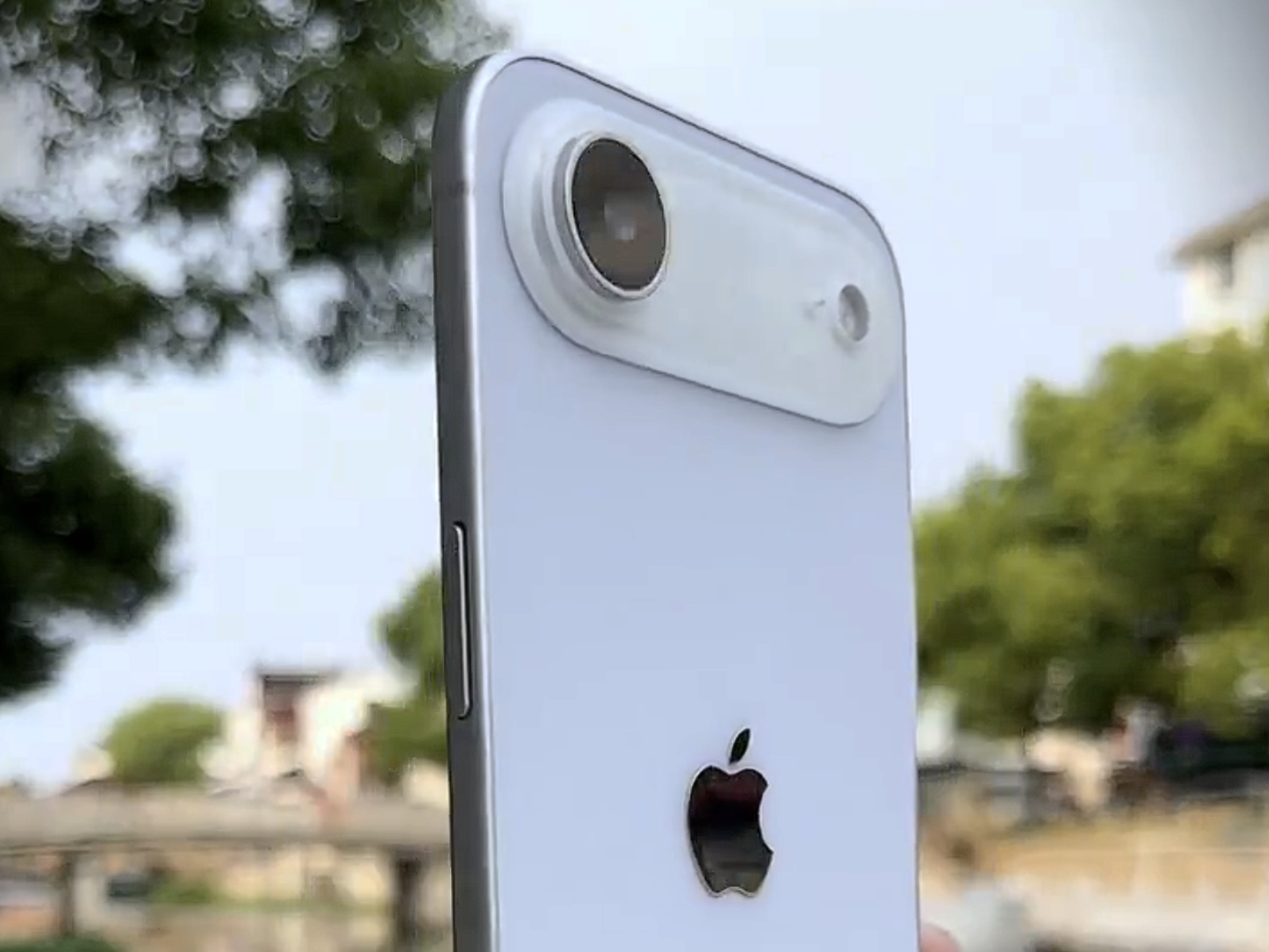 iPhone 17 Air: Batteria Innovativa ma Compatta? Le Ultime Anticipazioni!