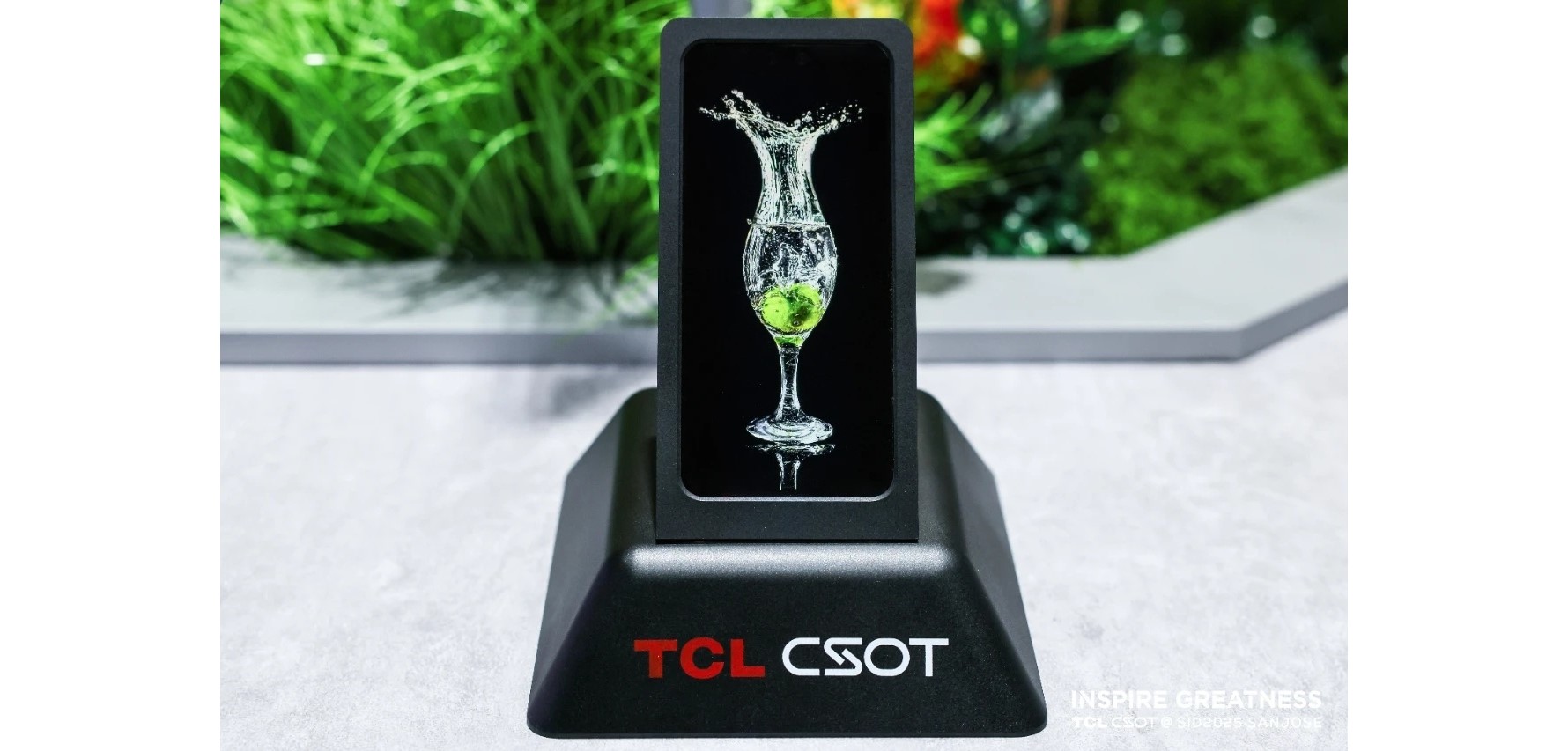 TCL CSOT presenta la tecnologia OLED Real RGB per gli smartphone di prossima generazione