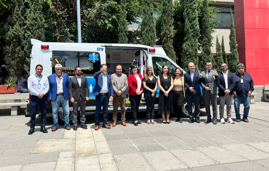 La UdeG Refuerza la Atención Médica con la Donación de 3 Ambulancias de Alta Tecnología a los Hospitales Civiles