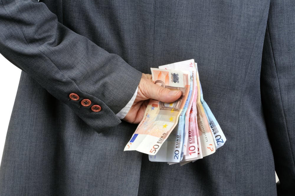 10 Miliardi Persi: Come le Multinazionali Sfruttano le Nostre Risorse e Infrastrutture