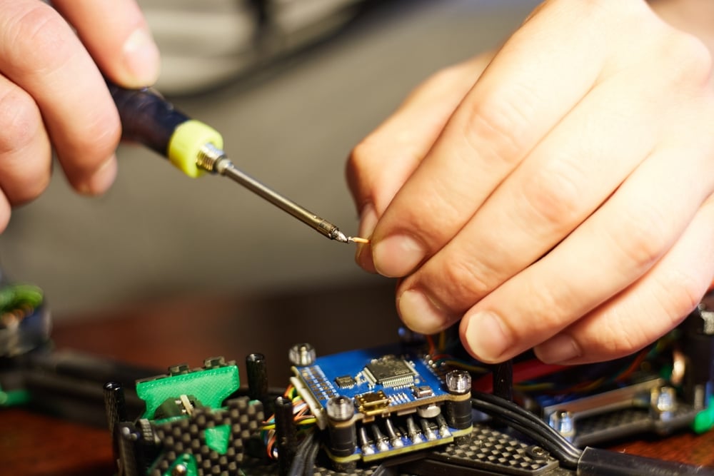 Educazione Innovativa: Integrazione del Making e Thinkering con la Tecnologia per il Futuro