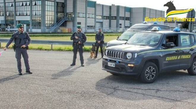 Operazione Anticontraffazione: Finanza e Polizia Locale Sequestrano Materiale Elettrico Non a Norma