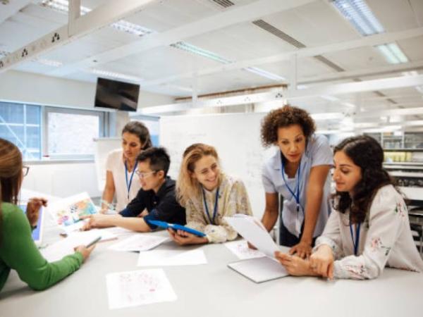 Rompiendo Barreras: El Auge del Talento Femenino en Tecnología y las Iniciativas de Oracle para Impulsar el Cambio