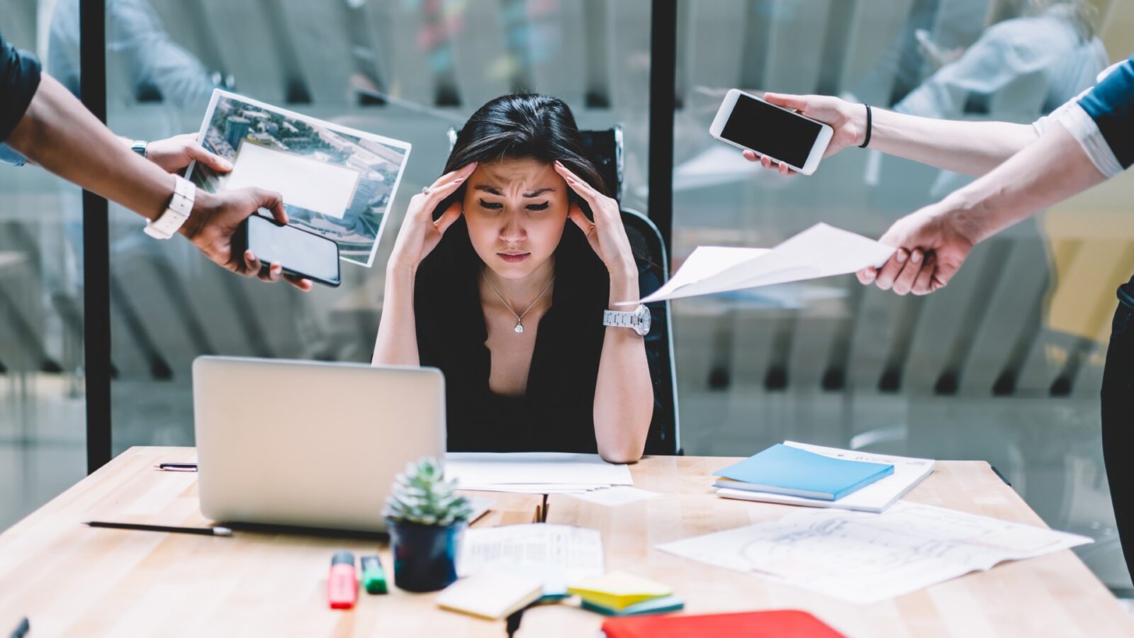 Au lieu de faciliter le quotidien, la technologie détruit la santé des travailleurs : un constat alarmant