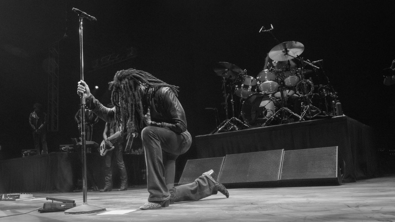 Lenny Kravitz arrasa en el Palacio de los Deportes: una noche inolvidable para 18 mil fans