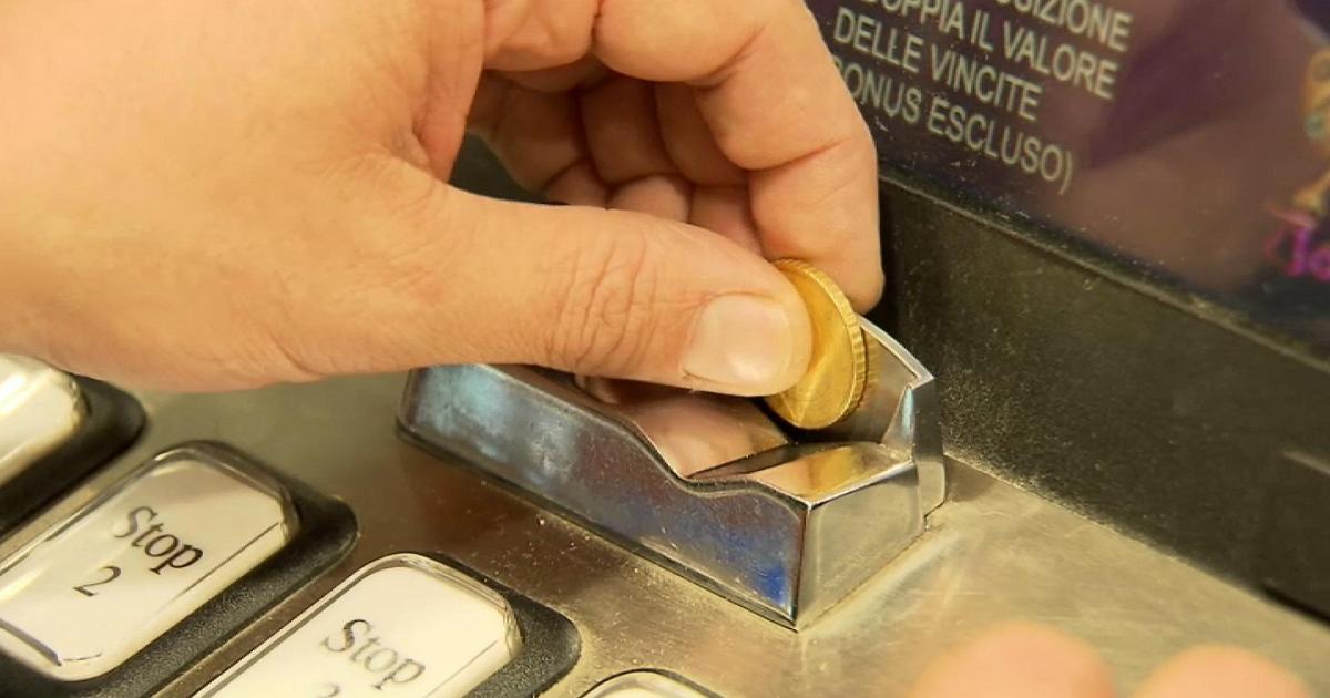 Blitz della Finanza: sequestri di slot machine abusive in Italia, coinvolte immagini di Batman