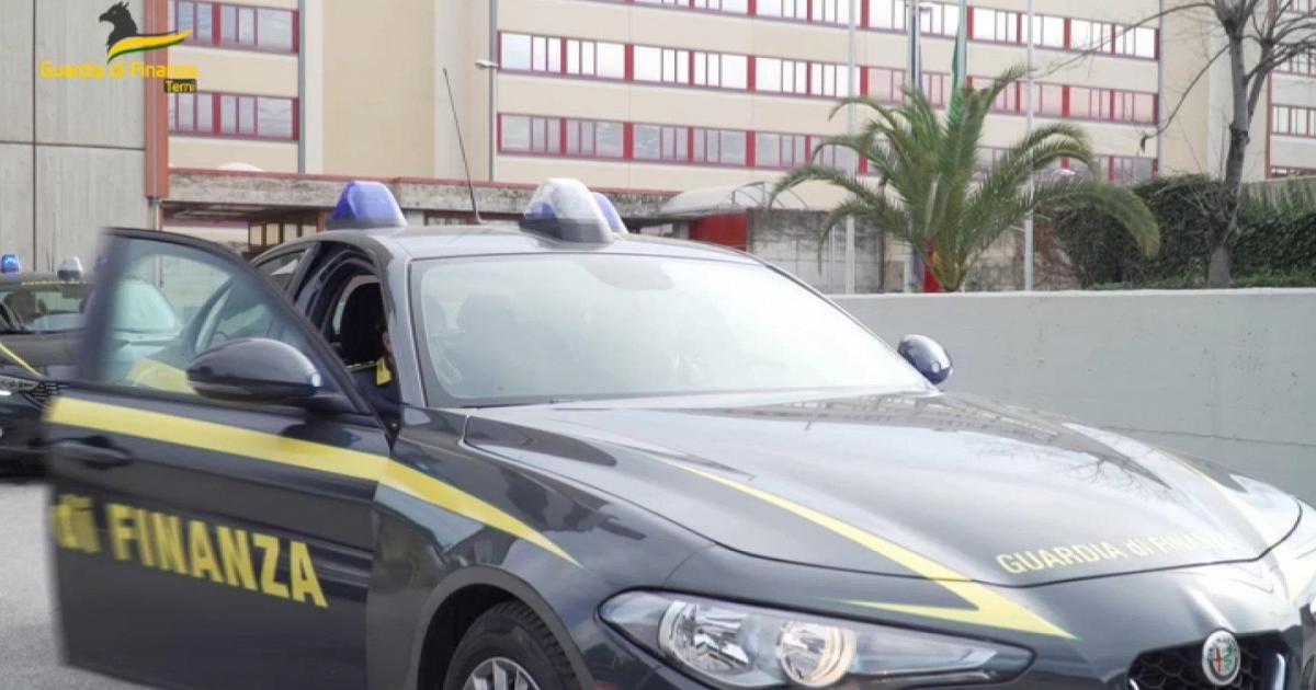 Lavoro nero e scontrini, pioggia di multe e denunce della guardia di finanza