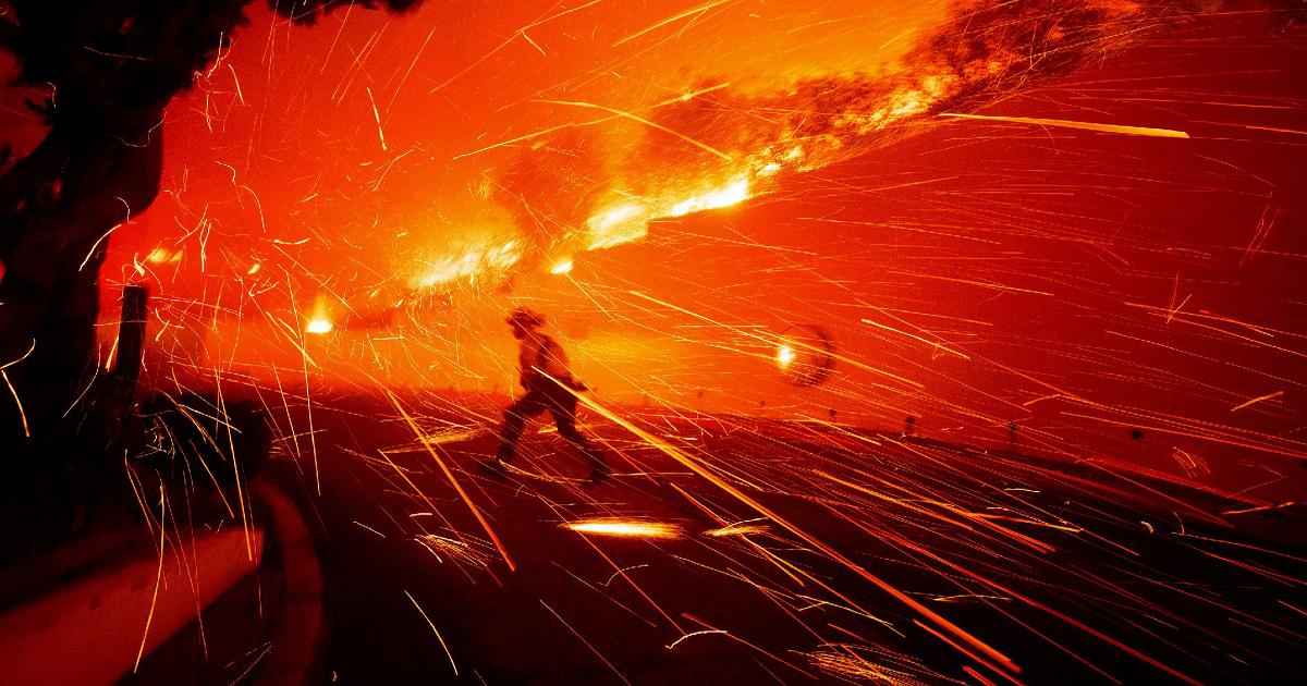 Incendio a Malibu: le fiamme minacciano l'enclave delle celebrità
